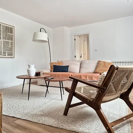 Yourhouse O Canton 3 * لوفيوس
